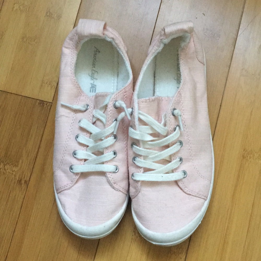 American Eagle slouchy sneakers